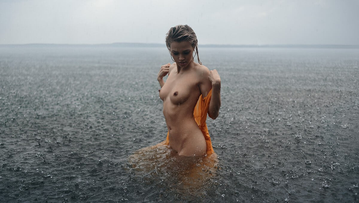 Голая под дождем (54 фото) - Порно фото голых девушек