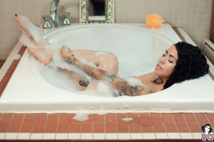 Голая Rosebudlove в ванной и другие голые девушки